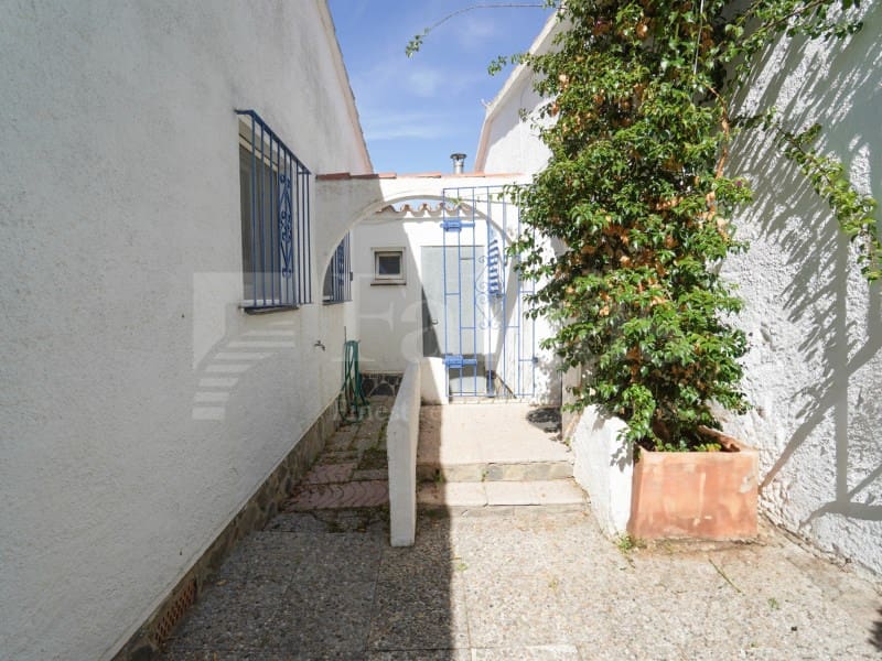 6 slaapkamer Villa te koop in Empuriabrava met zwembad garage - € 535.000 (Ref: 10098289)