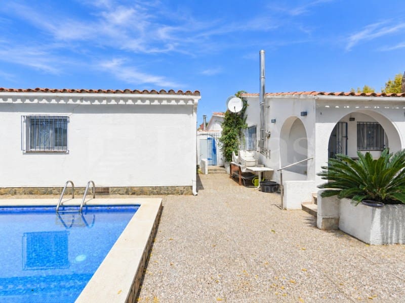 6 slaapkamer Villa te koop in Empuriabrava met zwembad garage - € 535.000 (Ref: 10098289)