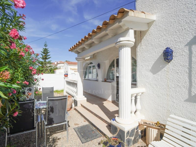 6 slaapkamer Villa te koop in Empuriabrava met zwembad garage - € 535.000 (Ref: 10098289)