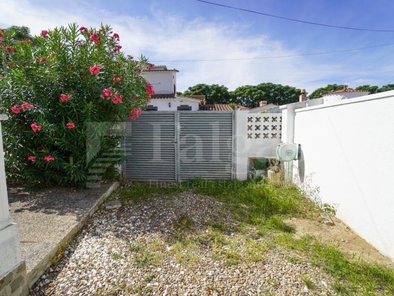 6 slaapkamer Villa te koop in Empuriabrava met zwembad garage - € 535.000 (Ref: 10098289)