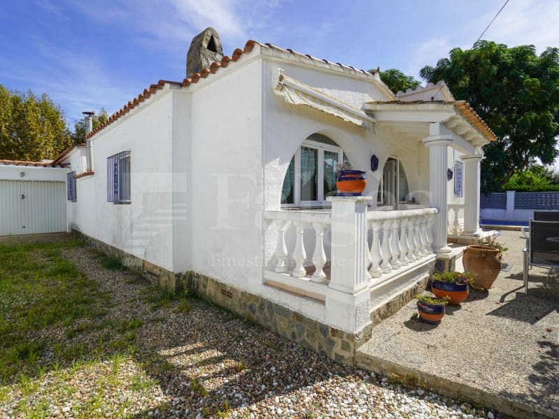 6 slaapkamer Villa te koop in Empuriabrava met zwembad garage - € 535.000 (Ref: 10098289)