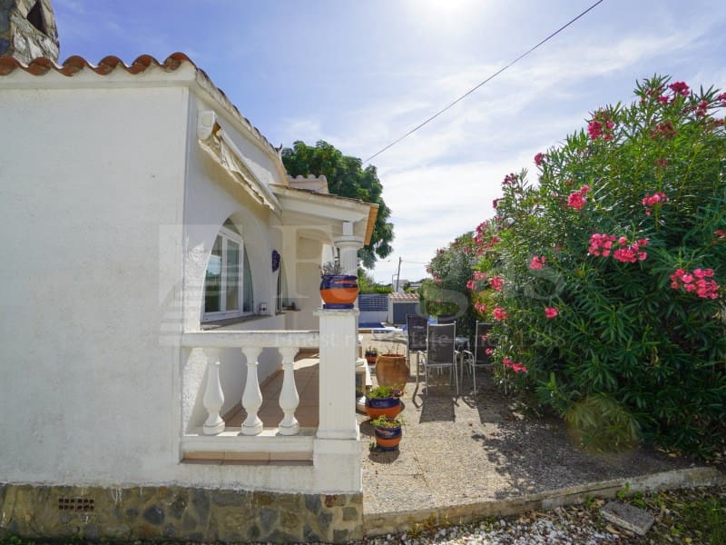 6 slaapkamer Villa te koop in Empuriabrava met zwembad garage - € 535.000 (Ref: 10098289)