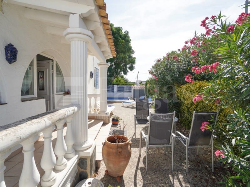6 slaapkamer Villa te koop in Empuriabrava met zwembad garage - € 535.000 (Ref: 10098289)