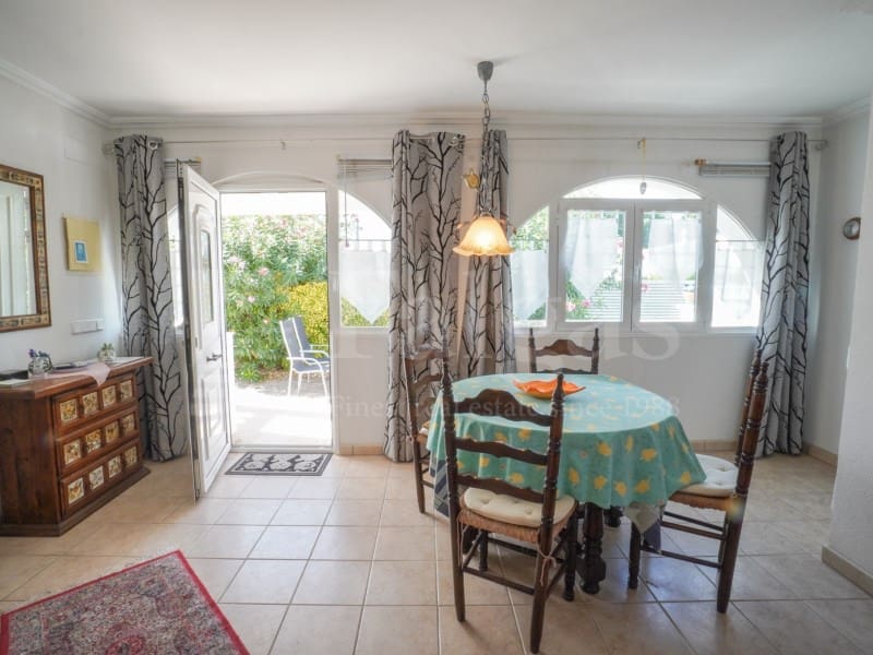 6 slaapkamer Villa te koop in Empuriabrava met zwembad garage - € 535.000 (Ref: 10098289)
