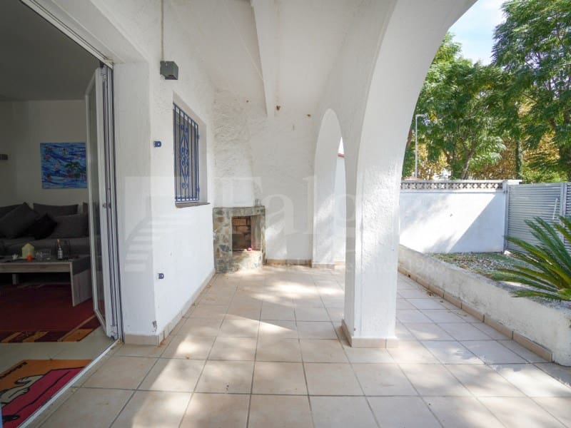 6 slaapkamer Villa te koop in Empuriabrava met zwembad garage - € 535.000 (Ref: 10098289)