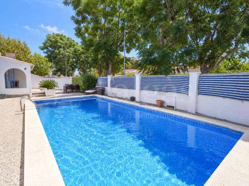 6 slaapkamer Villa te koop in Empuriabrava met zwembad garage - € 535.000 (Ref: 10098289)