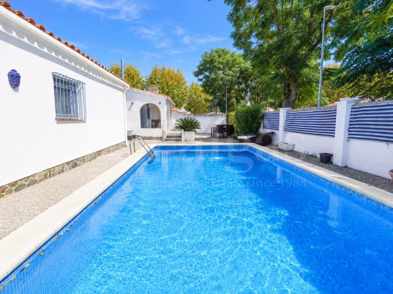 6 slaapkamer Villa te koop in Empuriabrava met zwembad garage - € 535.000 (Ref: 10098289)