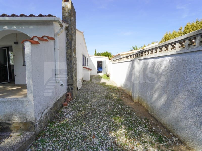 6 slaapkamer Villa te koop in Empuriabrava met zwembad garage - € 535.000 (Ref: 10098289)
