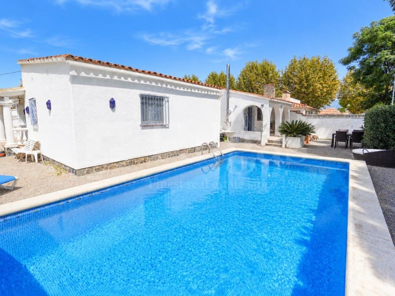 6 slaapkamer Villa te koop in Empuriabrava met zwembad garage - € 535.000 (Ref: 10098289)