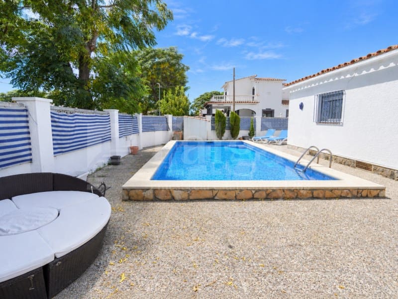 6 slaapkamer Villa te koop in Empuriabrava met zwembad garage - € 535.000 (Ref: 10098289)