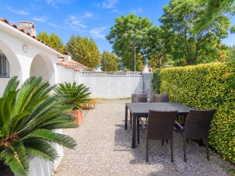6 slaapkamer Villa te koop in Empuriabrava met zwembad garage - € 535.000 (Ref: 10098289)