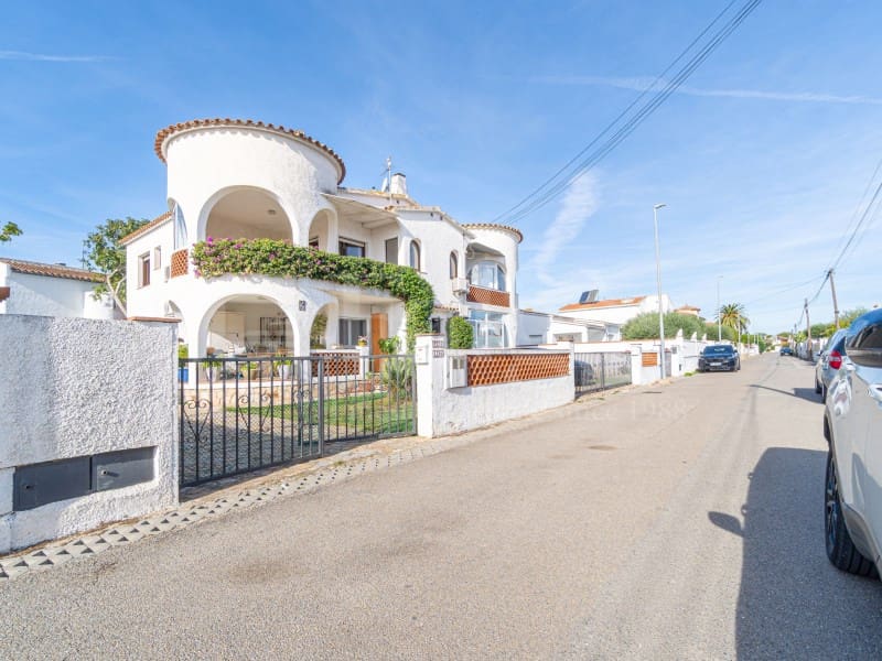 2 quarto Apartamento para venda em Empuriabrava com garagem - 230 000 € (Ref: 10100161)