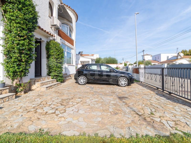 2 quarto Apartamento para venda em Empuriabrava com garagem - 230 000 € (Ref: 10100161)