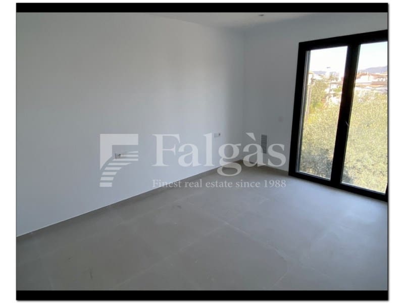 4 chambre Villa/Maison Semi-Mitoyenne à vendre à Empuriabrava avec piscine - 725 000 € (Ref: 10139402)