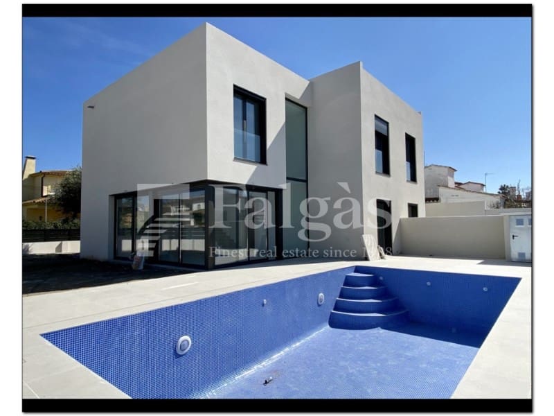 4 chambre Villa/Maison Semi-Mitoyenne à vendre à Empuriabrava avec piscine - 725 000 € (Ref: 10139402)