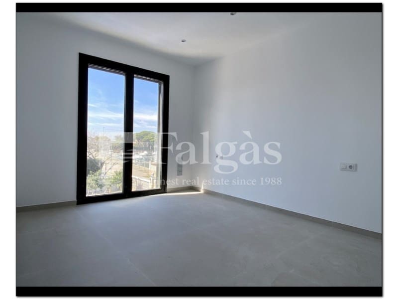 4 chambre Villa/Maison Semi-Mitoyenne à vendre à Empuriabrava avec piscine - 725 000 € (Ref: 10139402)