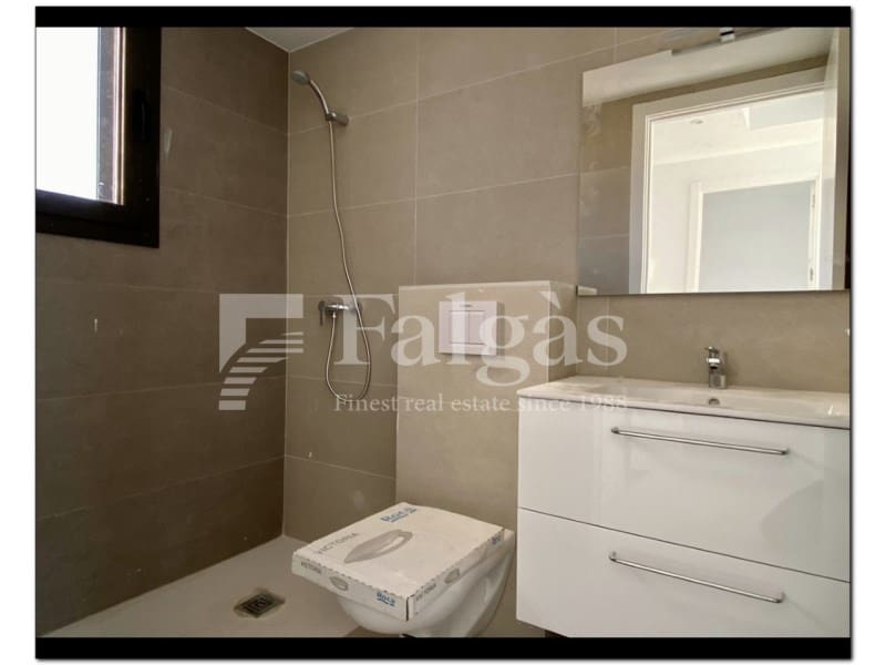 4 chambre Villa/Maison Semi-Mitoyenne à vendre à Empuriabrava avec piscine - 725 000 € (Ref: 10139402)