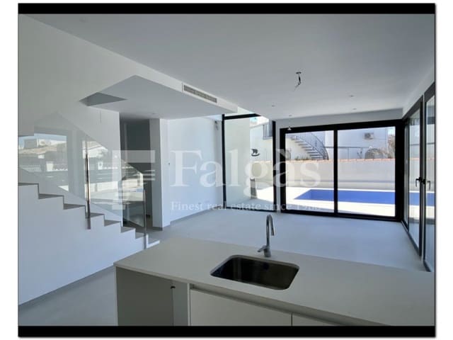 4 quarto Moradia Geminada para venda em Empuriabrava, Castelló d'Empúries com piscina - 725 000 € (Ref: 10139402)