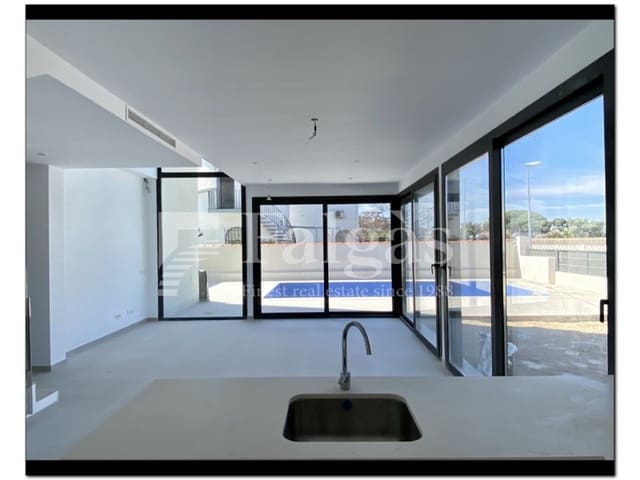 4 quarto Moradia Geminada para venda em Empuriabrava, Castelló d'Empúries com piscina - 725 000 € (Ref: 10139402)