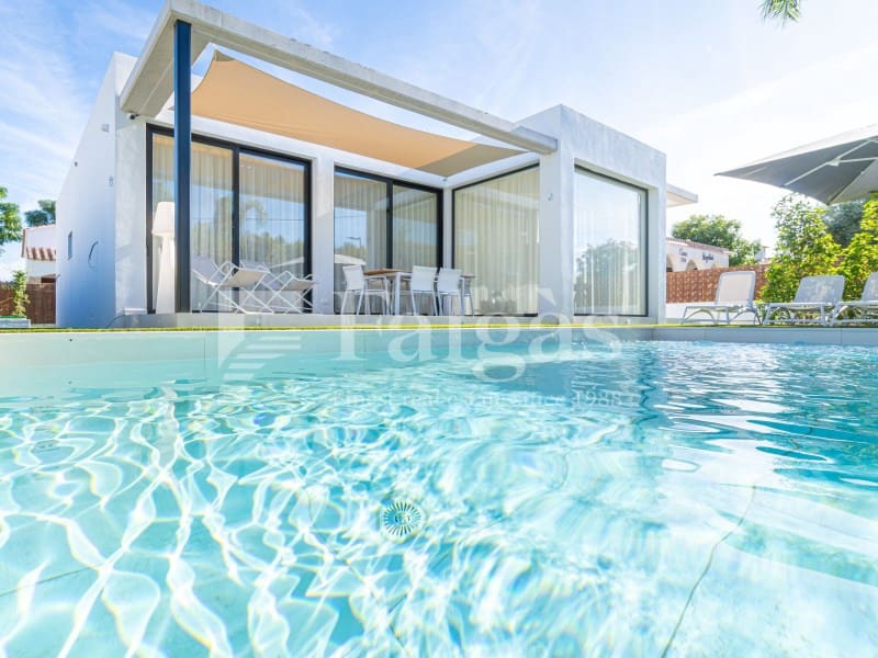 3 bedroom Villa for sale in Empuriabrava with pool garage - € 790,000 (Ref: 10142359)