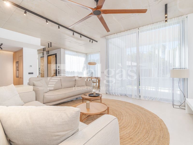 3 bedroom Villa for sale in Empuriabrava with pool garage - € 790,000 (Ref: 10142359)