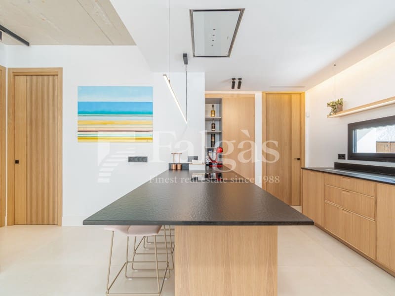 3 bedroom Villa for sale in Empuriabrava with pool garage - € 790,000 (Ref: 10142359)