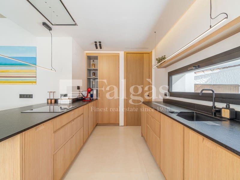 3 bedroom Villa for sale in Empuriabrava with pool garage - € 790,000 (Ref: 10142359)