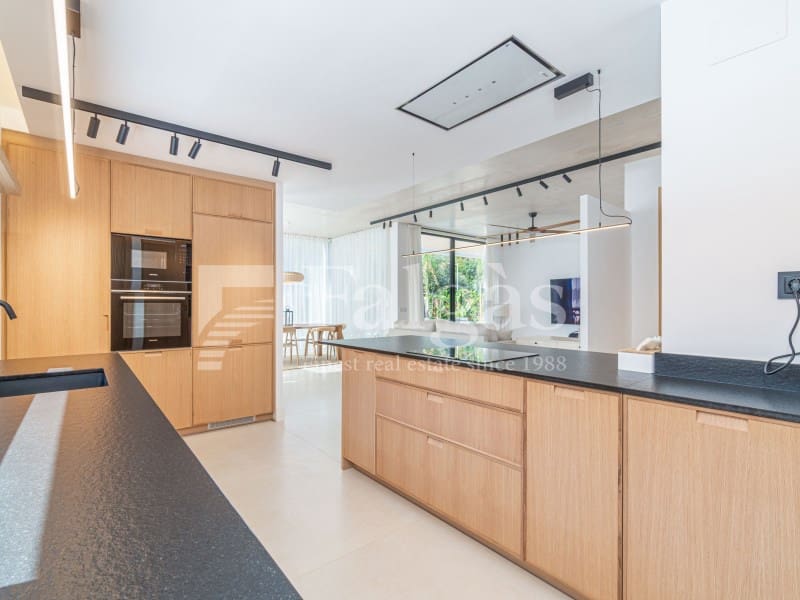 3 bedroom Villa for sale in Empuriabrava with pool garage - € 790,000 (Ref: 10142359)