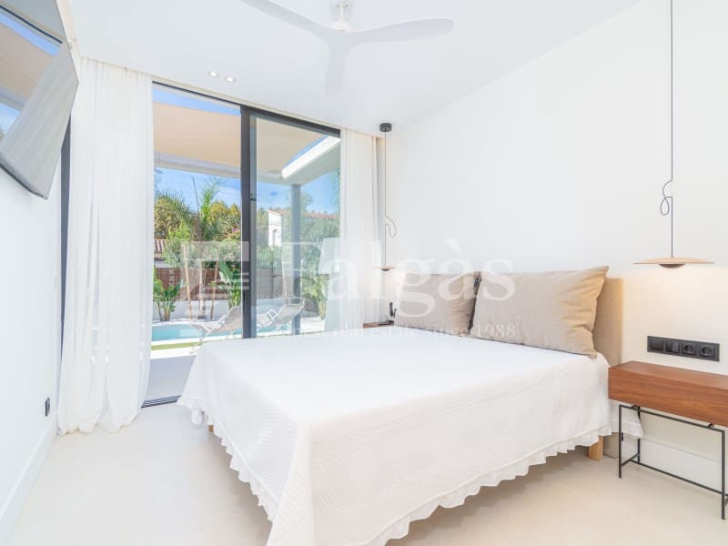 3 bedroom Villa for sale in Empuriabrava with pool garage - € 790,000 (Ref: 10142359)