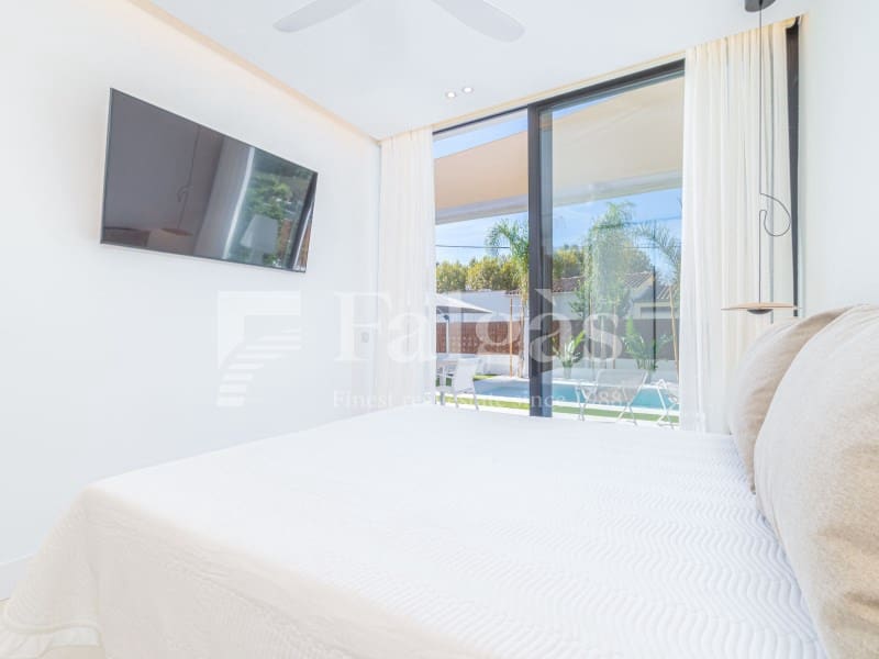 3 bedroom Villa for sale in Empuriabrava with pool garage - € 790,000 (Ref: 10142359)