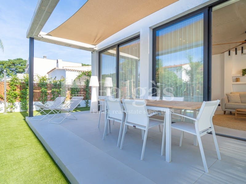 3 bedroom Villa for sale in Empuriabrava with pool garage - € 790,000 (Ref: 10142359)