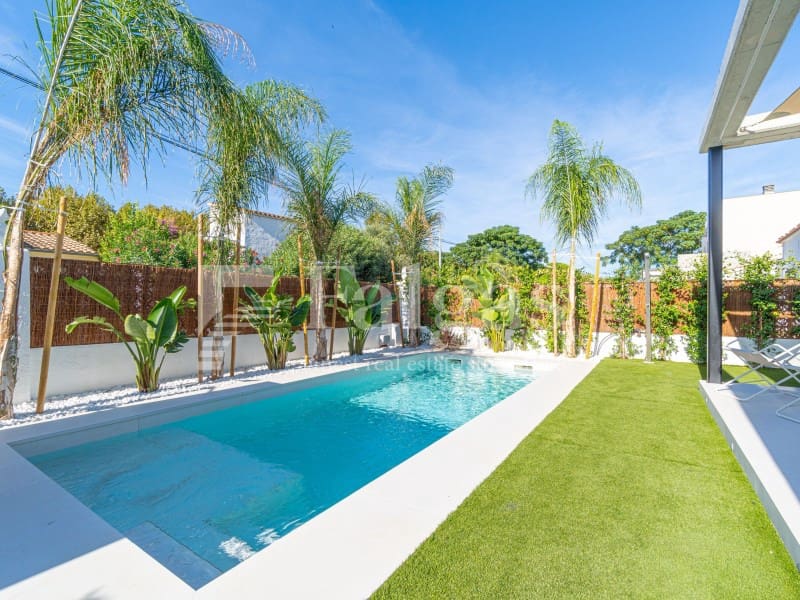 3 bedroom Villa for sale in Empuriabrava with pool garage - € 790,000 (Ref: 10142359)