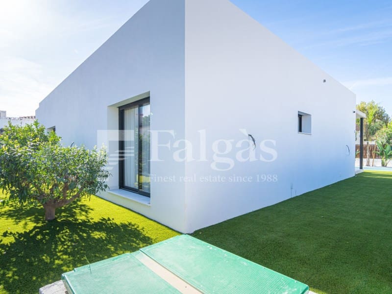3 bedroom Villa for sale in Empuriabrava with pool garage - € 790,000 (Ref: 10142359)