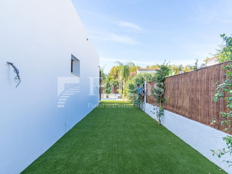 3 bedroom Villa for sale in Empuriabrava with pool garage - € 790,000 (Ref: 10142359)
