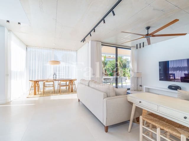 3 bedroom Villa for sale in Empuriabrava, Castelló d'Empúries with pool garage - € 790,000 (Ref: 10142359)