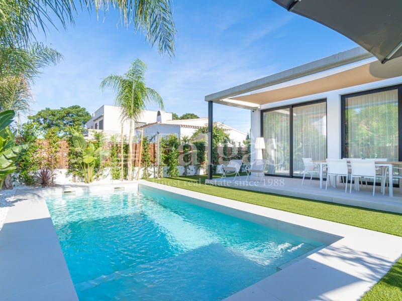 3 bedroom Villa for sale in Empuriabrava with pool garage - € 790,000 (Ref: 10142359)