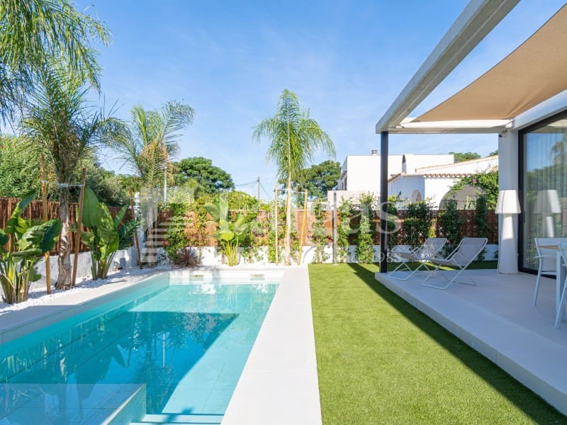 3 bedroom Villa for sale in Empuriabrava with pool garage - € 790,000 (Ref: 10142359)