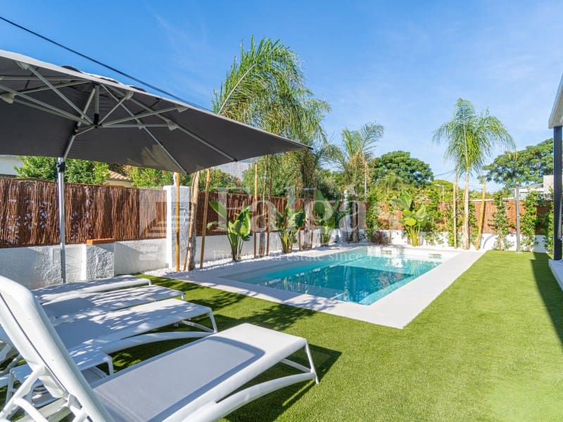 3 bedroom Villa for sale in Empuriabrava with pool garage - € 790,000 (Ref: 10142359)