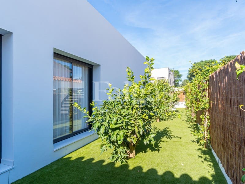 3 bedroom Villa for sale in Empuriabrava with pool garage - € 790,000 (Ref: 10142359)