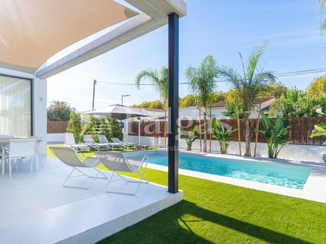 3 bedroom Villa for sale in Empuriabrava, Castelló d'Empúries with pool garage - € 790,000 (Ref: 10142359)