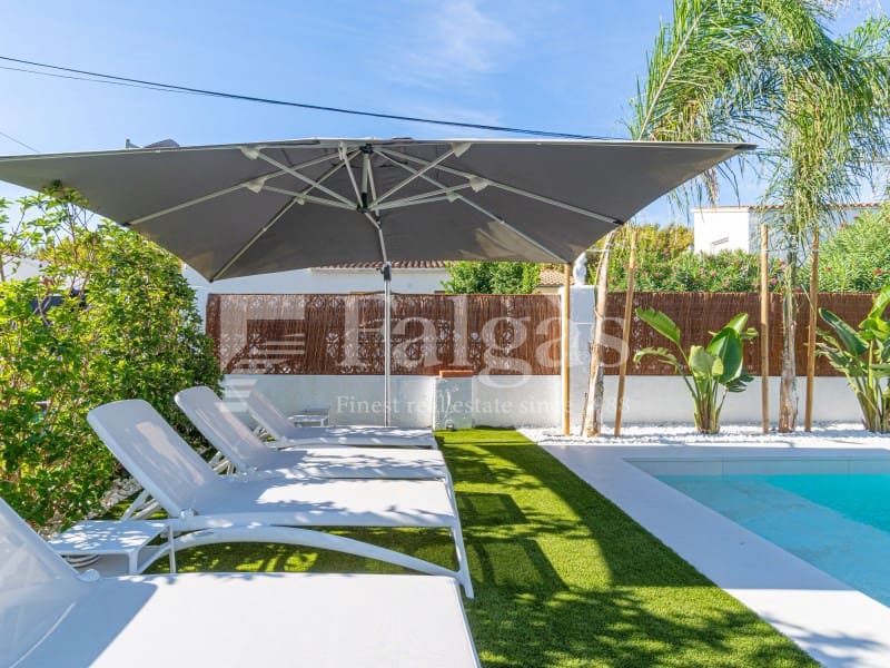 3 bedroom Villa for sale in Empuriabrava with pool garage - € 790,000 (Ref: 10142359)