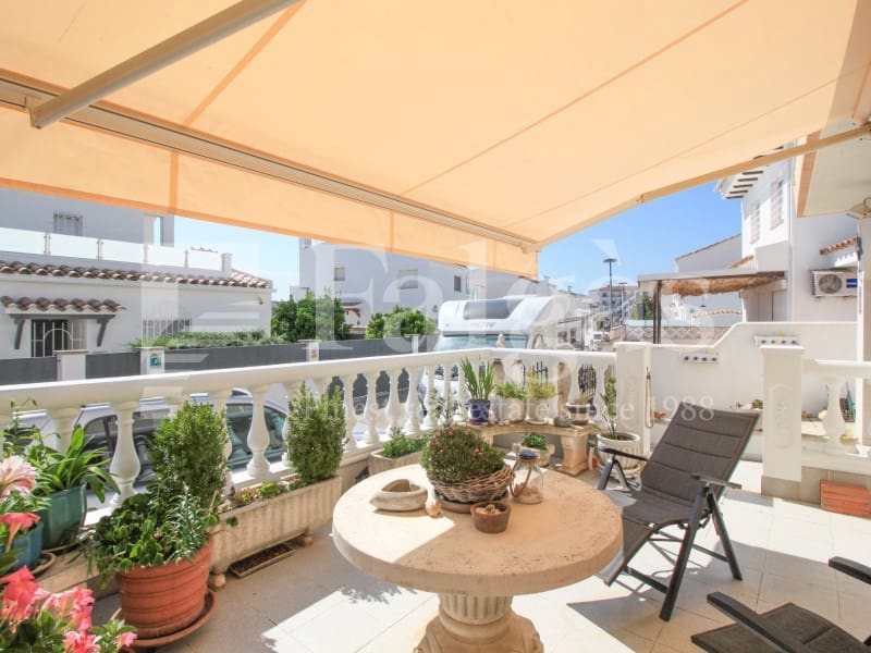 4 Zimmer Villa zu verkaufen in Empuriabrava mit Garage - 325.000 € (Ref: 9192911)