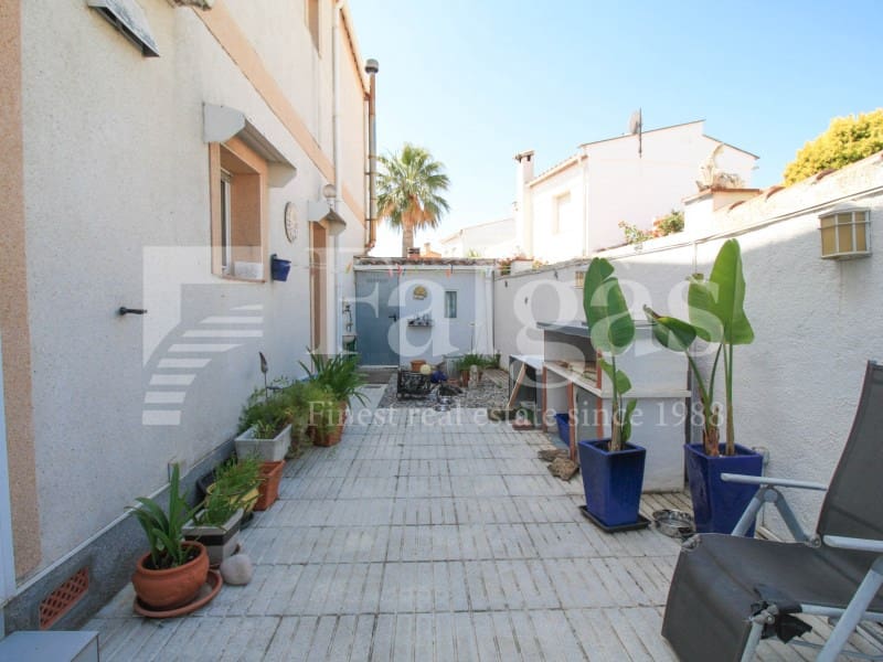 4 Zimmer Villa zu verkaufen in Empuriabrava mit Garage - 325.000 € (Ref: 9192911)