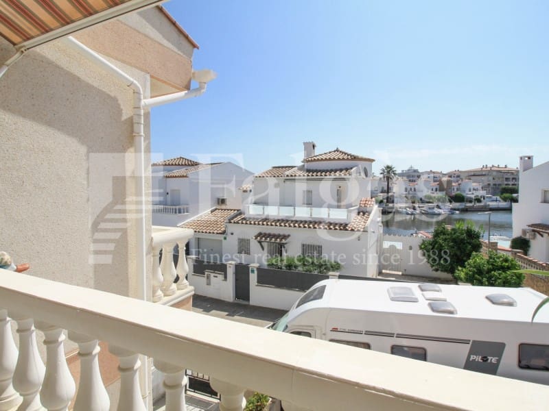 4 Zimmer Villa zu verkaufen in Empuriabrava mit Garage - 325.000 € (Ref: 9192911)