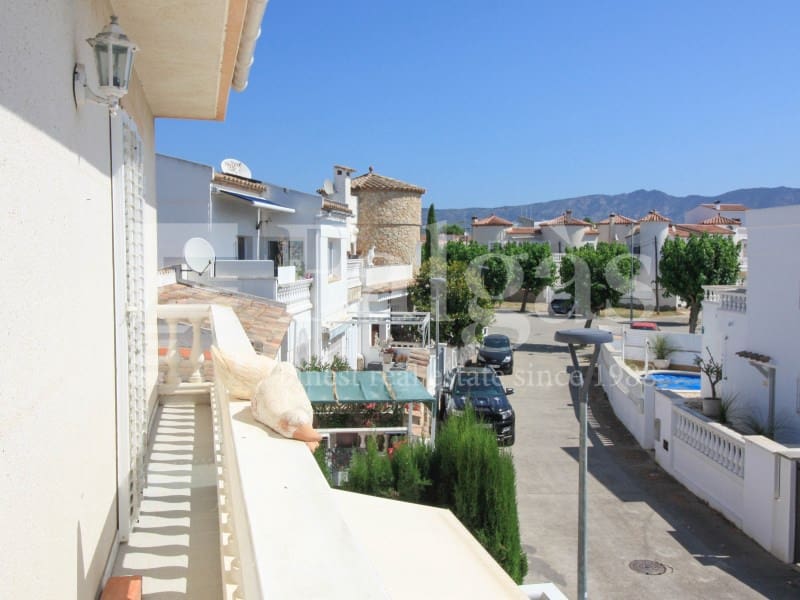 4 Zimmer Villa zu verkaufen in Empuriabrava mit Garage - 325.000 € (Ref: 9192911)