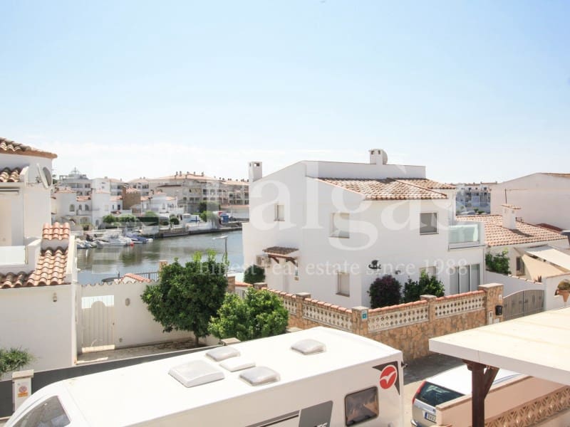 4 Zimmer Villa zu verkaufen in Empuriabrava mit Garage - 325.000 € (Ref: 9192911)