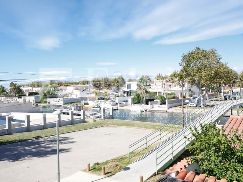 2 soveværelse Byhus til salg i Empuriabrava - € 399.000 (Ref: 9192913)