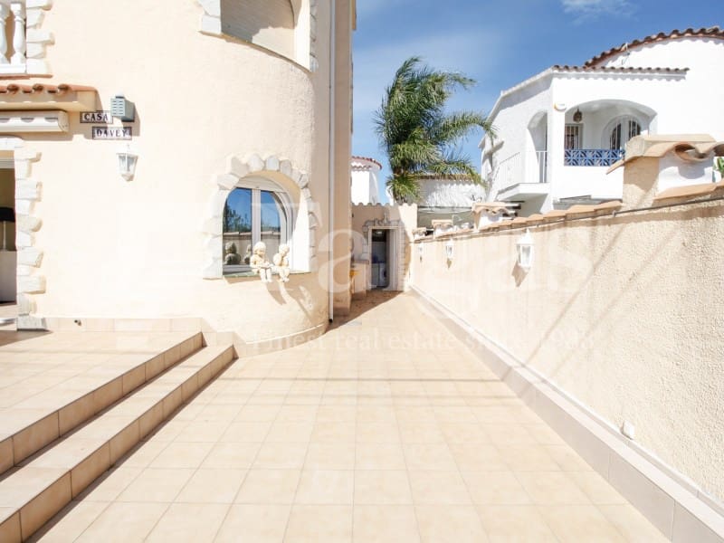 2 soveværelse Byhus til salg i Empuriabrava - € 399.000 (Ref: 9192913)