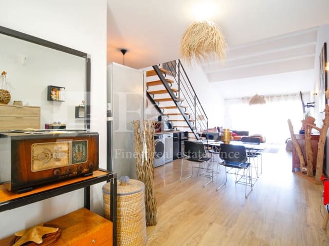 3 makuuhuone Omakotitalo myytävänä paikassa Empuriabrava, Castelló d'Empúries - 475 000 € (Ref: 9192917)