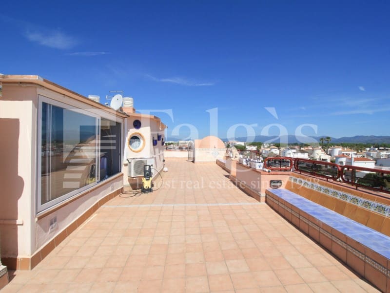 4 sypialnia Mieszkanie na sprzedaż w Empuriabrava z basenem - 475 000 € (Ref: 9192918)